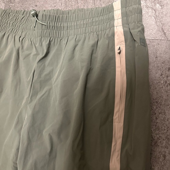 Avalanche women’s track pants - Picture 3 of 4